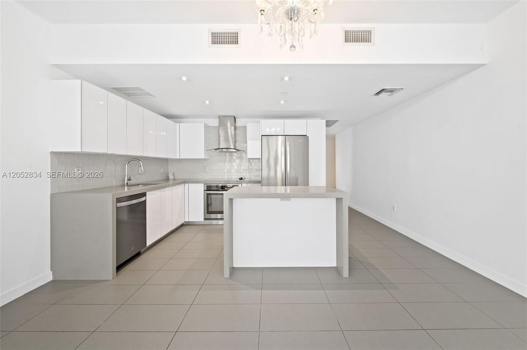 В аренду: $3,900 (2 спален, 2 ванн, 1010 Квадратных фут)