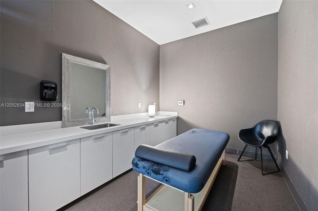 В аренду: $3,900 (2 спален, 2 ванн, 1010 Квадратных фут)