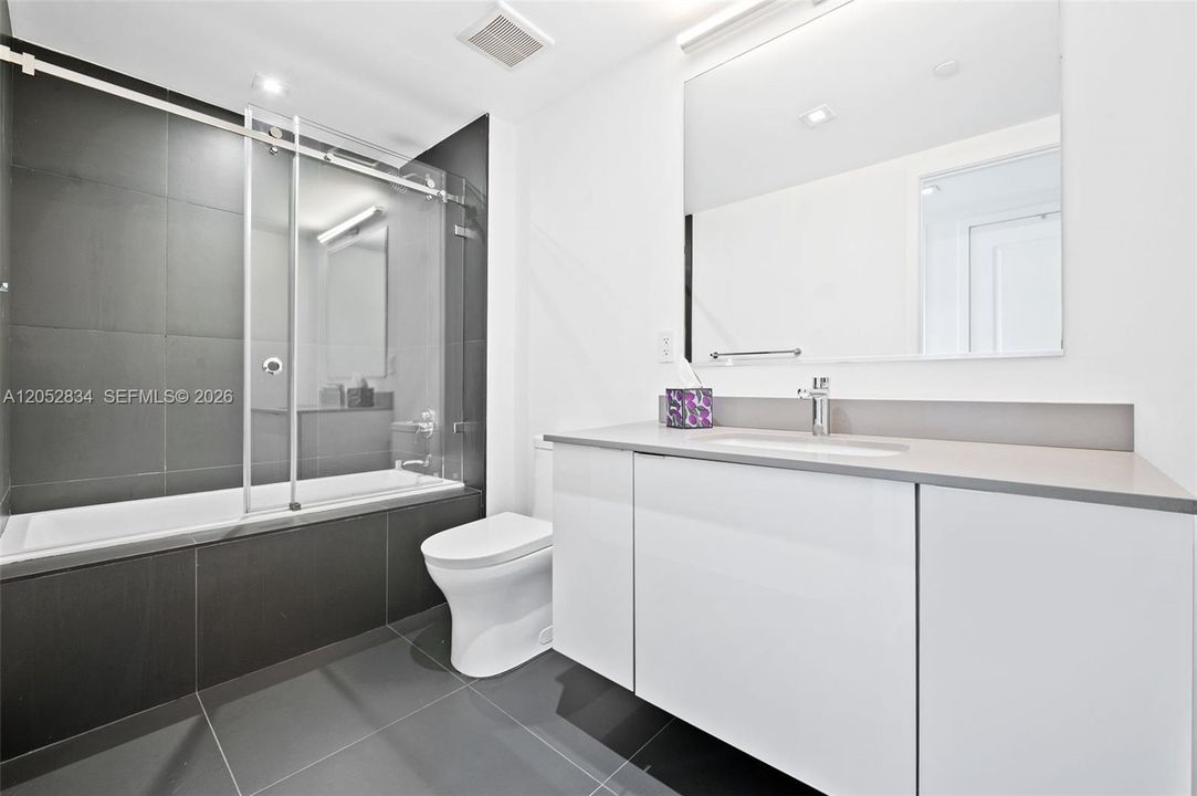 В аренду: $3,900 (2 спален, 2 ванн, 1010 Квадратных фут)