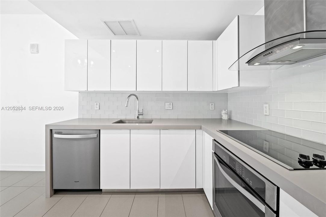 В аренду: $3,900 (2 спален, 2 ванн, 1010 Квадратных фут)