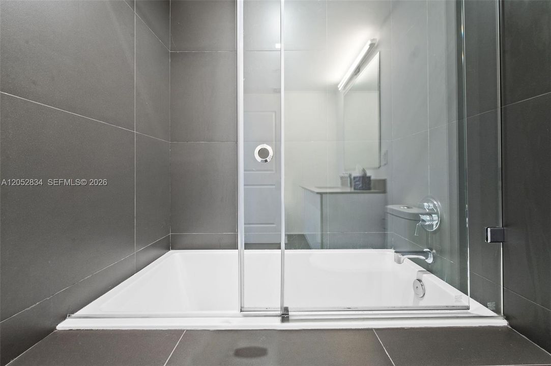 В аренду: $3,900 (2 спален, 2 ванн, 1010 Квадратных фут)