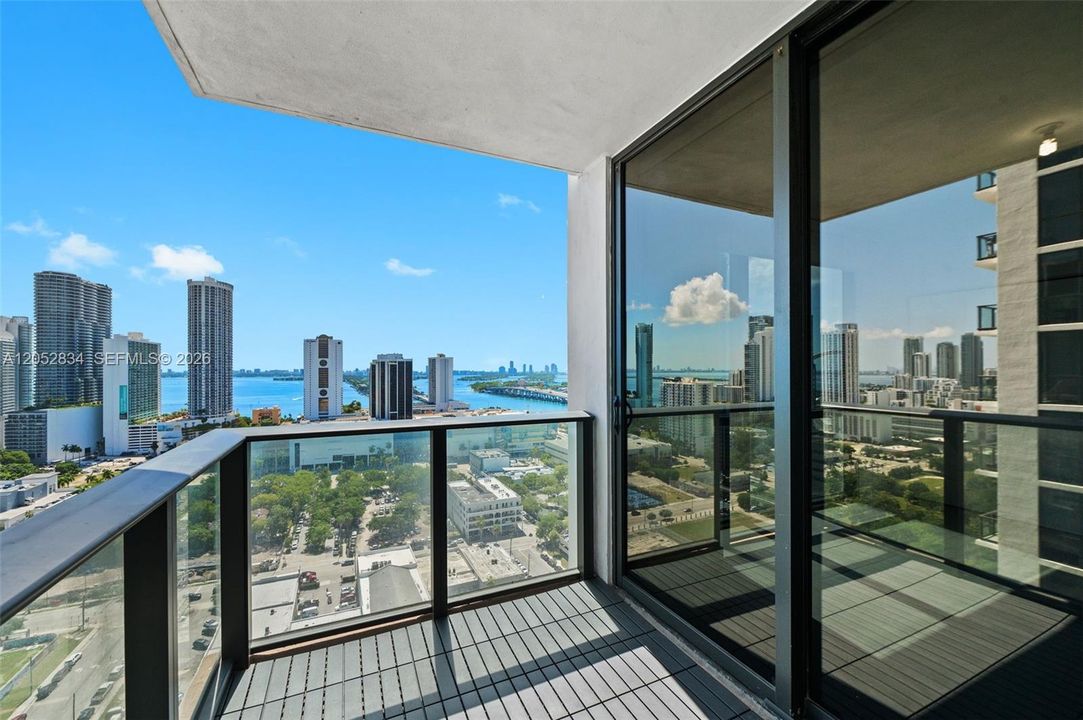 В аренду: $3,900 (2 спален, 2 ванн, 1010 Квадратных фут)