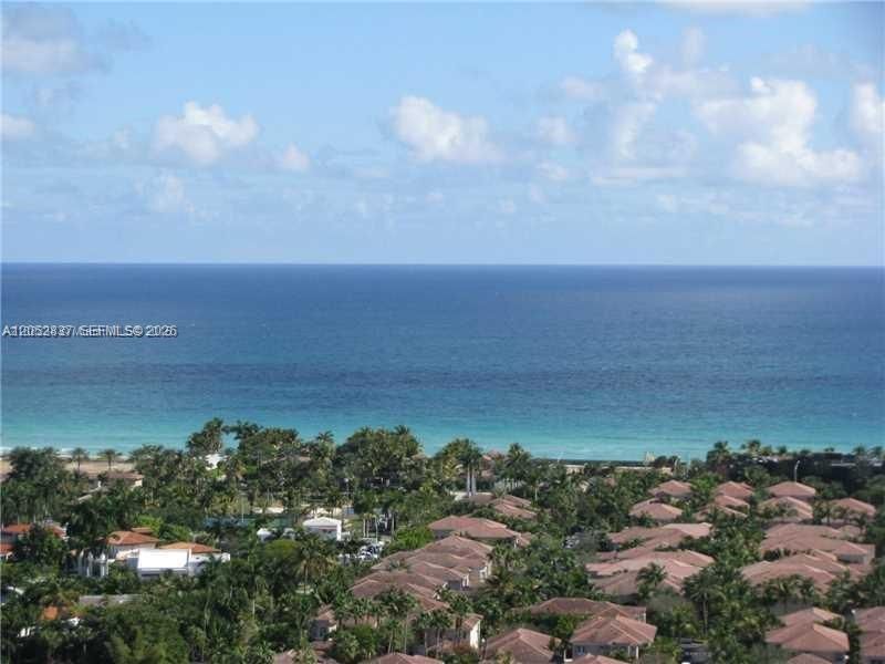 For Rent: $2,300 (1 beds, 1 baths, 1077 Square Feet)