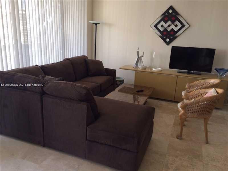 For Rent: $2,300 (1 beds, 1 baths, 1077 Square Feet)