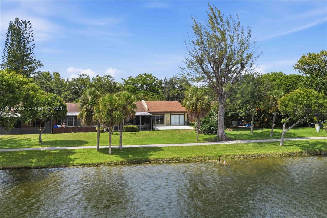 For Sale: $450,000 (2 beds, 2 baths, 1196 Square Feet)