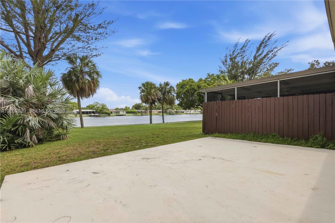 For Sale: $450,000 (2 beds, 2 baths, 1196 Square Feet)
