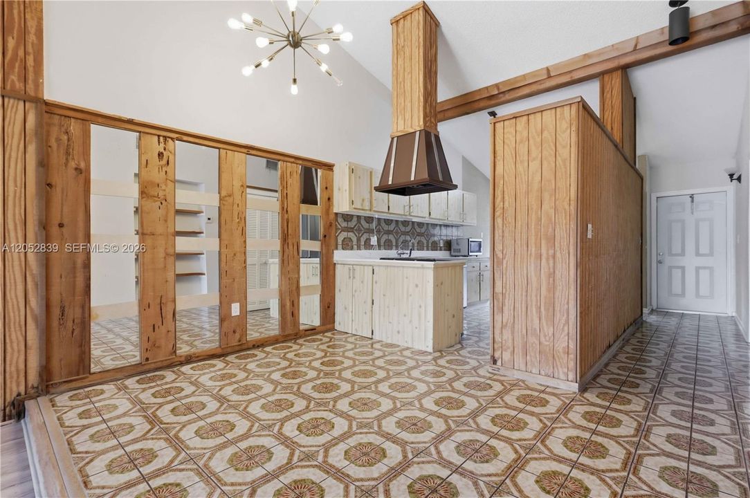 For Sale: $450,000 (2 beds, 2 baths, 1196 Square Feet)