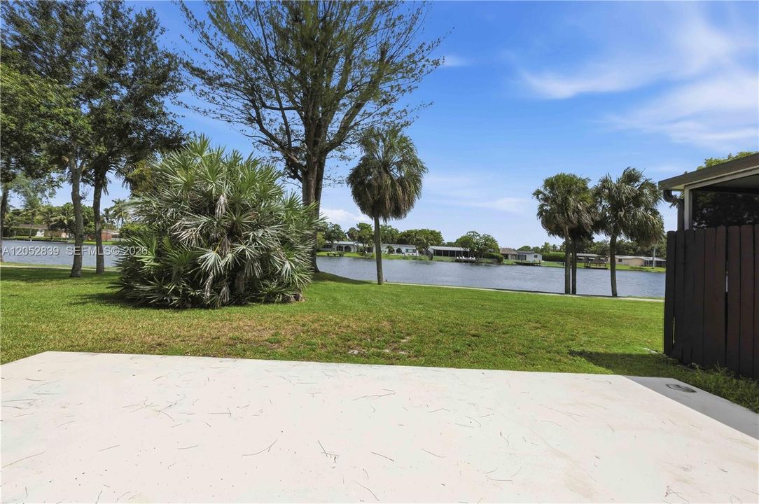 For Sale: $450,000 (2 beds, 2 baths, 1196 Square Feet)