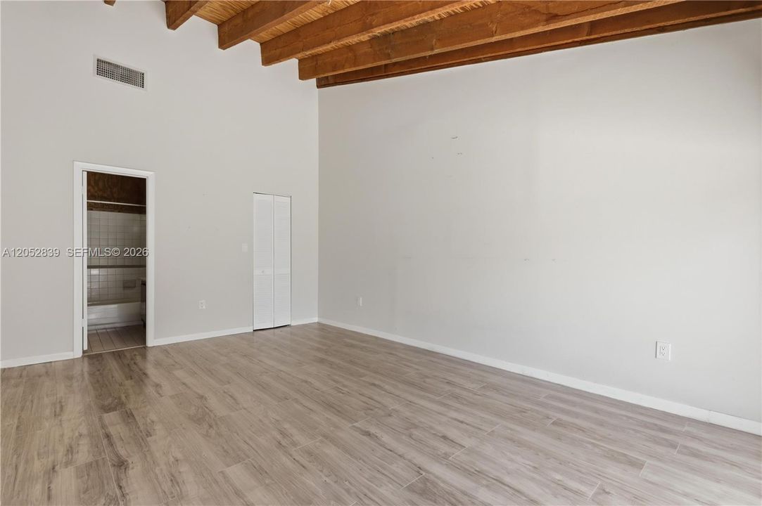 For Sale: $450,000 (2 beds, 2 baths, 1196 Square Feet)
