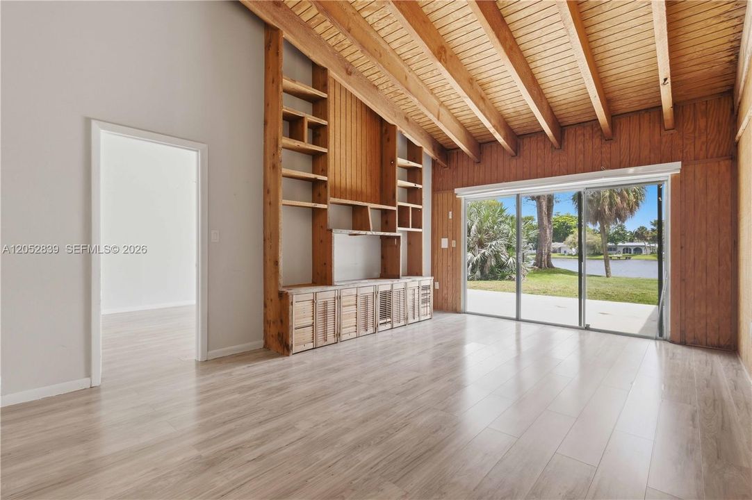 For Sale: $450,000 (2 beds, 2 baths, 1196 Square Feet)