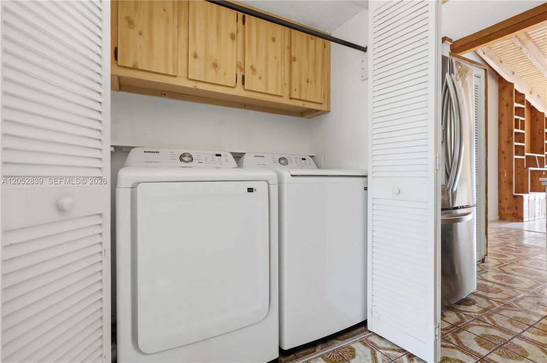For Sale: $450,000 (2 beds, 2 baths, 1196 Square Feet)