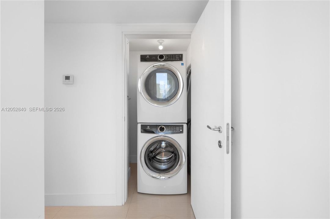 For Rent: $9,000 (2 beds, 2 baths, 1207 Square Feet)