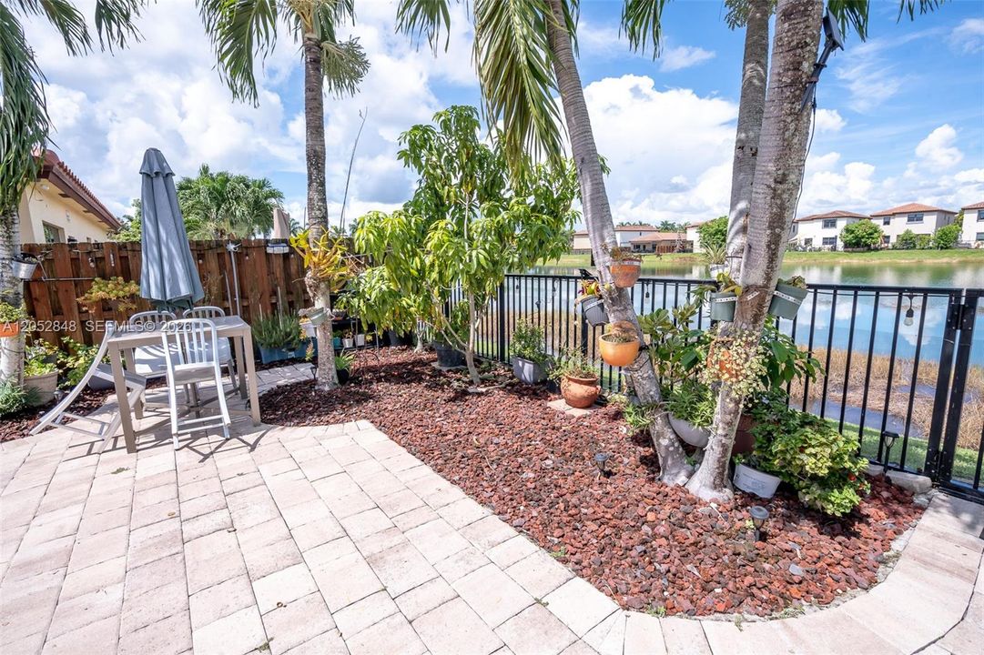 For Sale: $665,000 (4 beds, 2 baths, 2600 Square Feet)