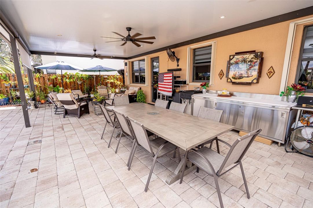 For Sale: $665,000 (4 beds, 2 baths, 2600 Square Feet)
