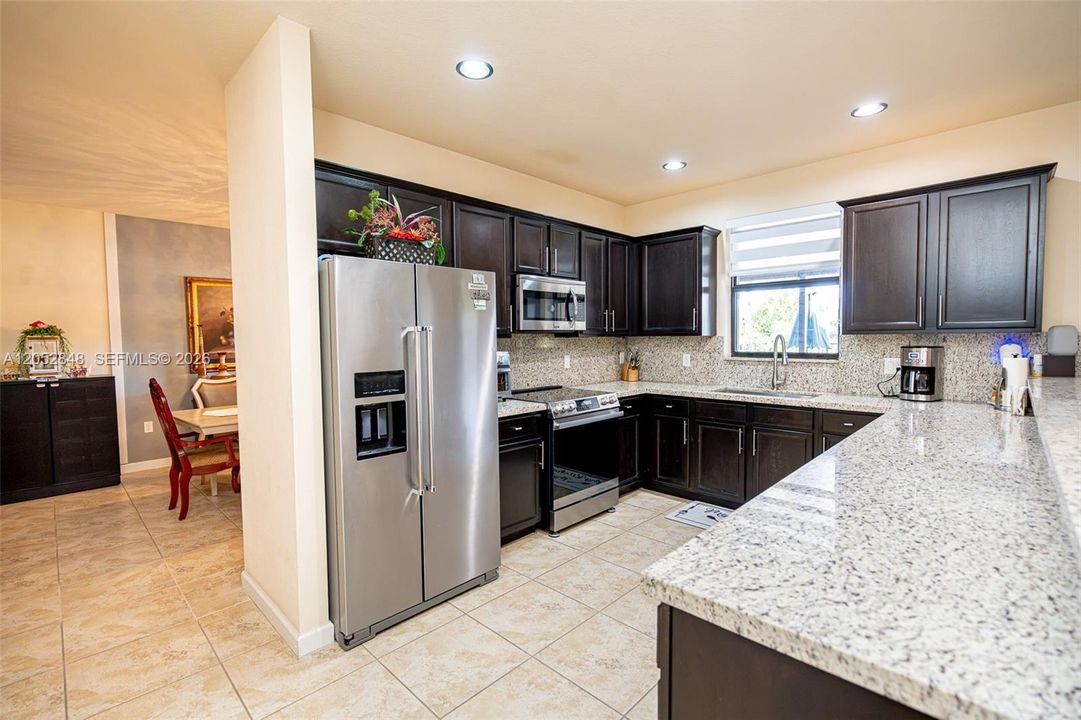 For Sale: $665,000 (4 beds, 2 baths, 2600 Square Feet)