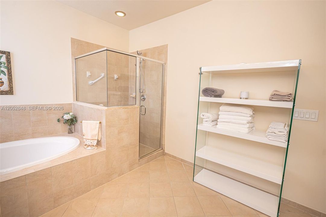 For Sale: $665,000 (4 beds, 2 baths, 2600 Square Feet)