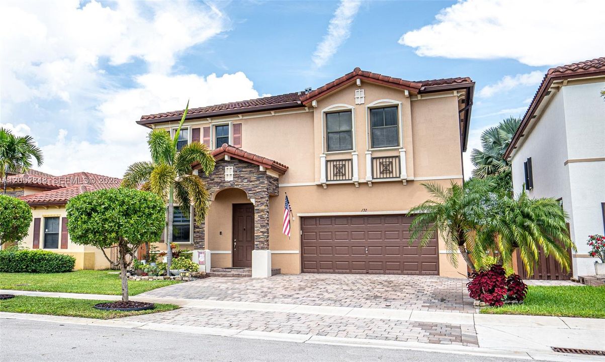 For Sale: $665,000 (4 beds, 2 baths, 2600 Square Feet)