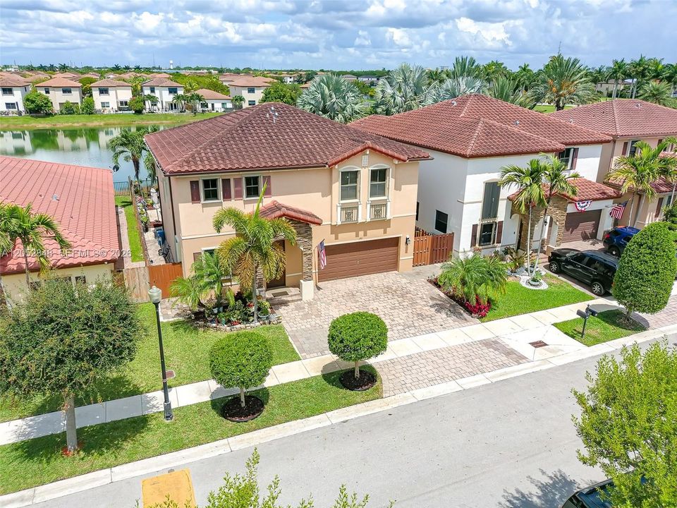 For Sale: $665,000 (4 beds, 2 baths, 2600 Square Feet)