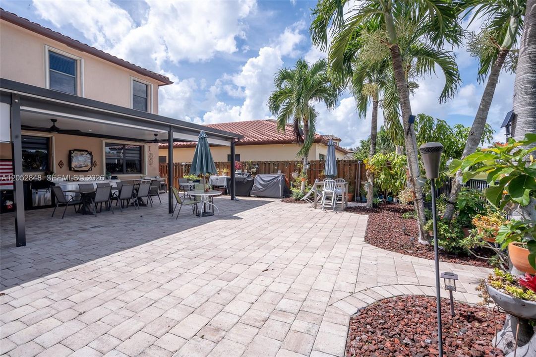 For Sale: $665,000 (4 beds, 2 baths, 2600 Square Feet)