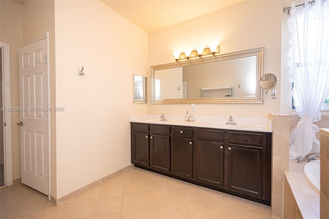 For Sale: $665,000 (4 beds, 2 baths, 2600 Square Feet)