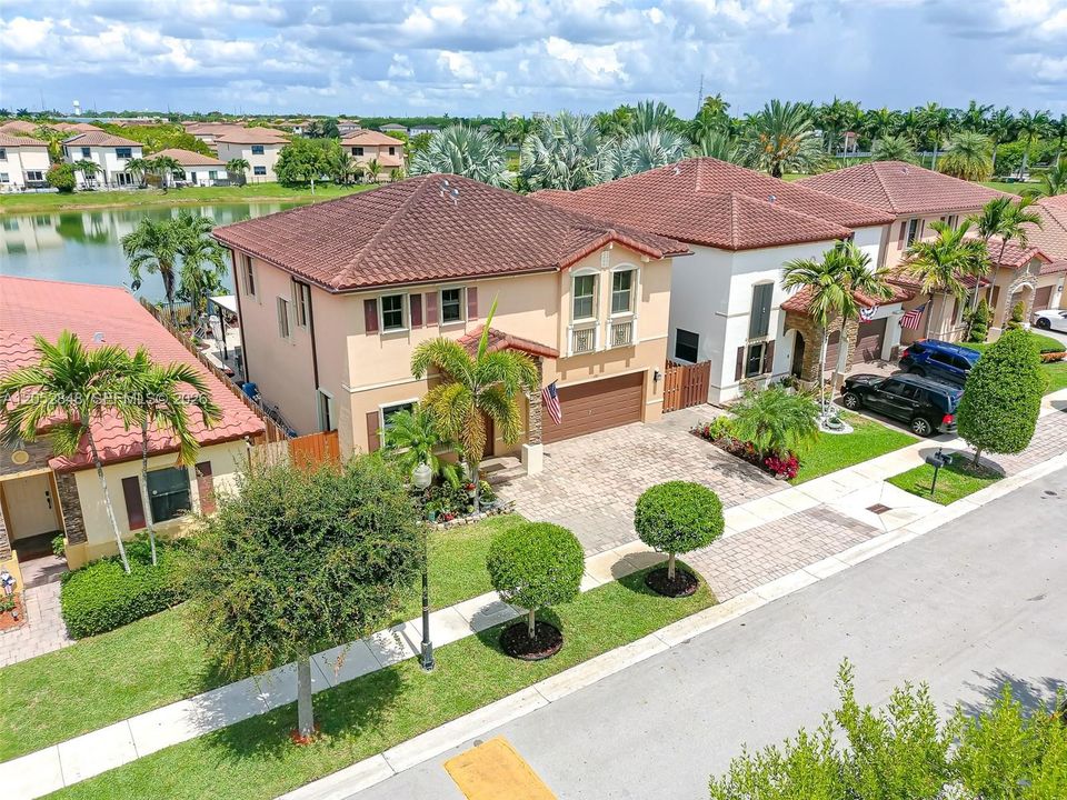For Sale: $665,000 (4 beds, 2 baths, 2600 Square Feet)