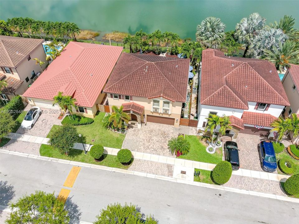 For Sale: $665,000 (4 beds, 2 baths, 2600 Square Feet)