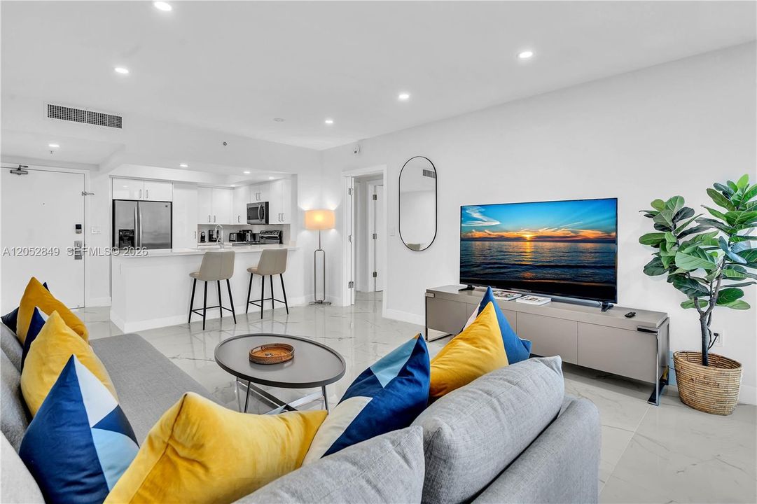 For Sale: $740,000 (2 beds, 2 baths, 1290 Square Feet)