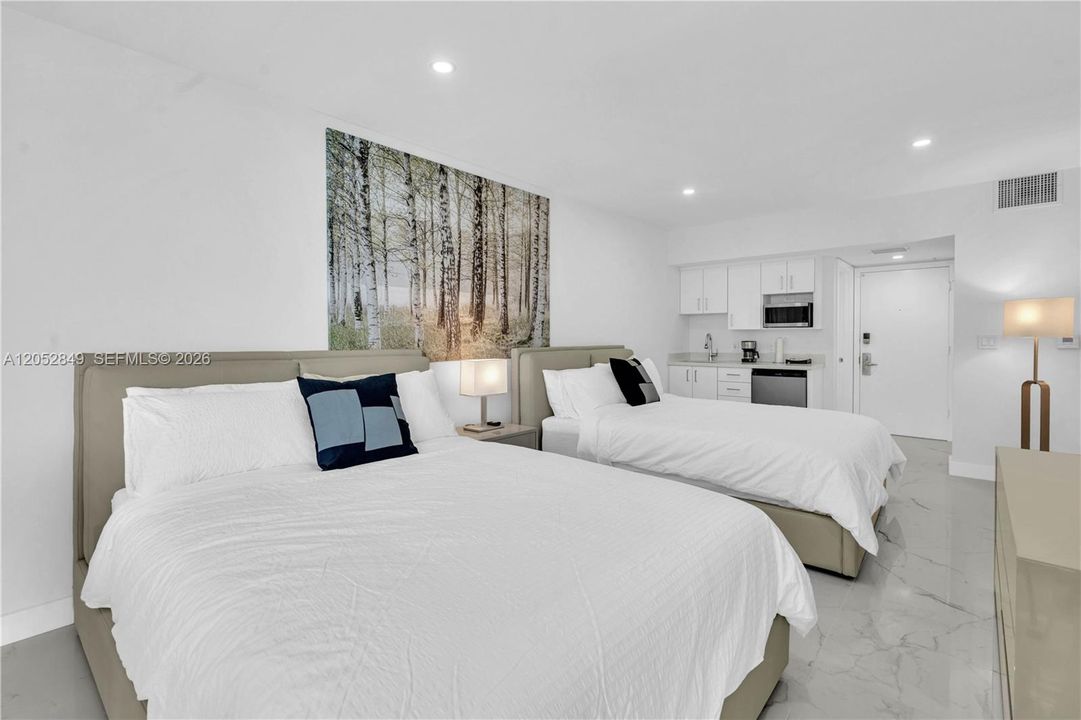 For Sale: $740,000 (2 beds, 2 baths, 1290 Square Feet)