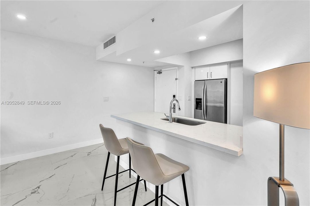 For Sale: $740,000 (2 beds, 2 baths, 1290 Square Feet)