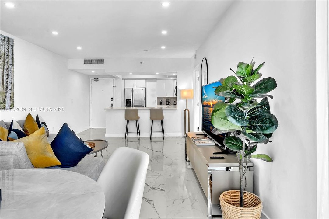 For Sale: $740,000 (2 beds, 2 baths, 1290 Square Feet)