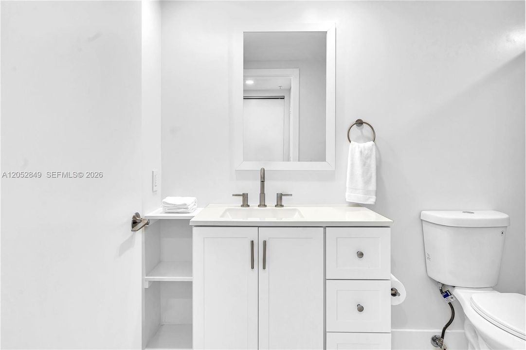For Sale: $740,000 (2 beds, 2 baths, 1290 Square Feet)