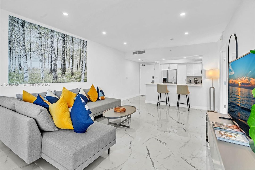 For Sale: $740,000 (2 beds, 2 baths, 1290 Square Feet)