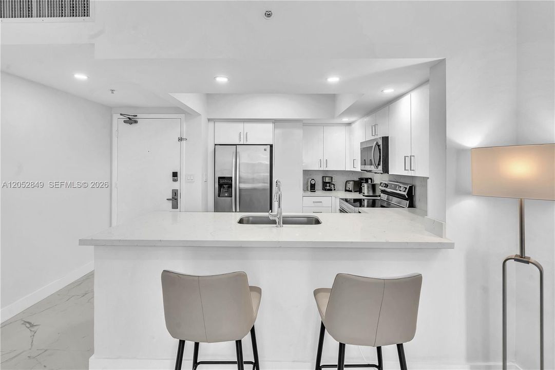 For Sale: $740,000 (2 beds, 2 baths, 1290 Square Feet)