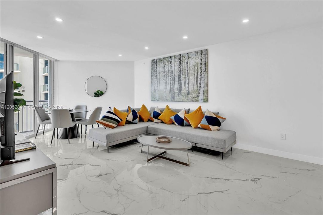For Sale: $740,000 (2 beds, 2 baths, 1290 Square Feet)