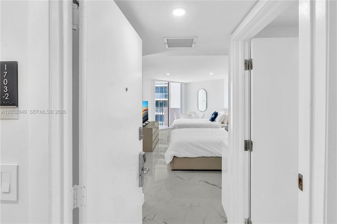 For Sale: $740,000 (2 beds, 2 baths, 1290 Square Feet)