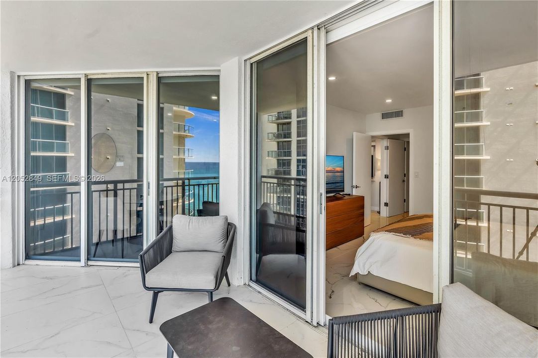 For Sale: $740,000 (2 beds, 2 baths, 1290 Square Feet)