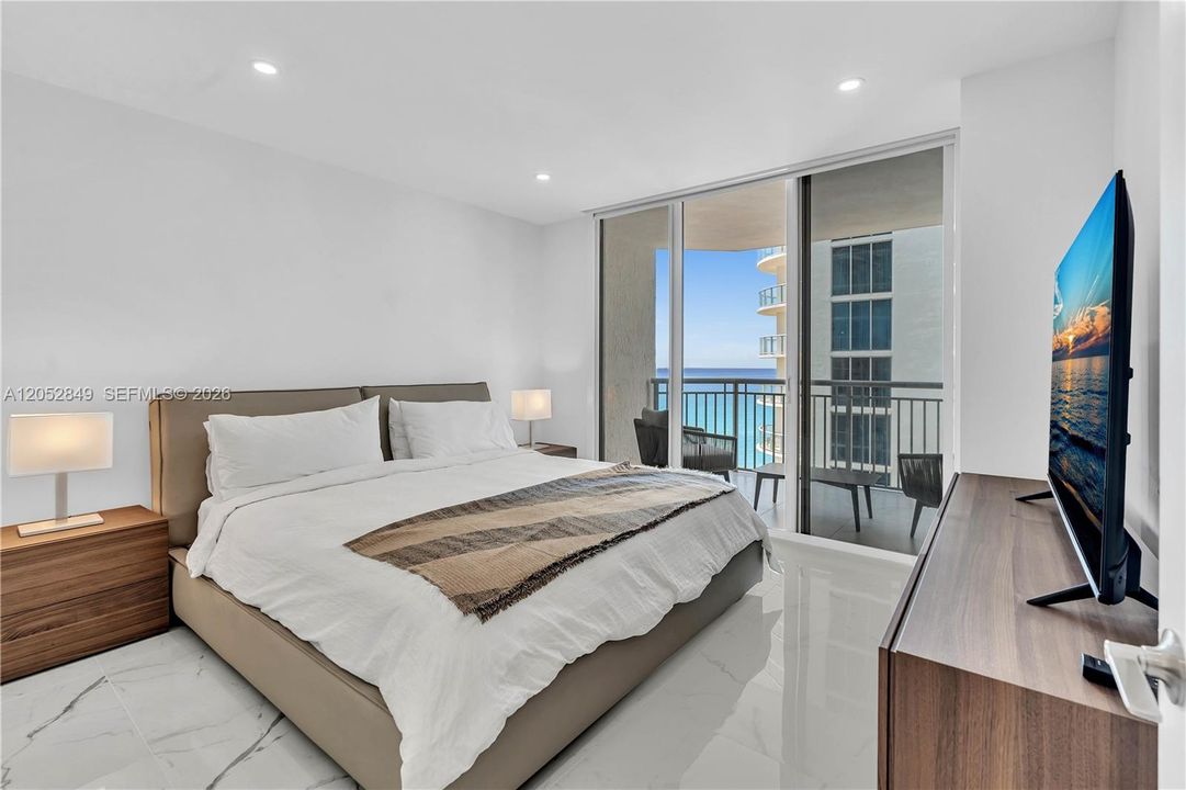 For Sale: $740,000 (2 beds, 2 baths, 1290 Square Feet)