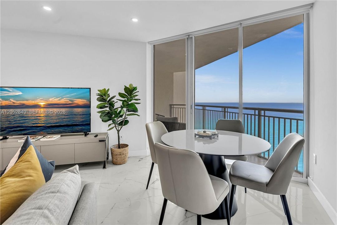 For Sale: $740,000 (2 beds, 2 baths, 1290 Square Feet)