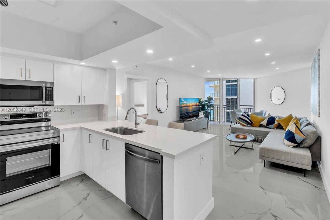 For Sale: $740,000 (2 beds, 2 baths, 1290 Square Feet)