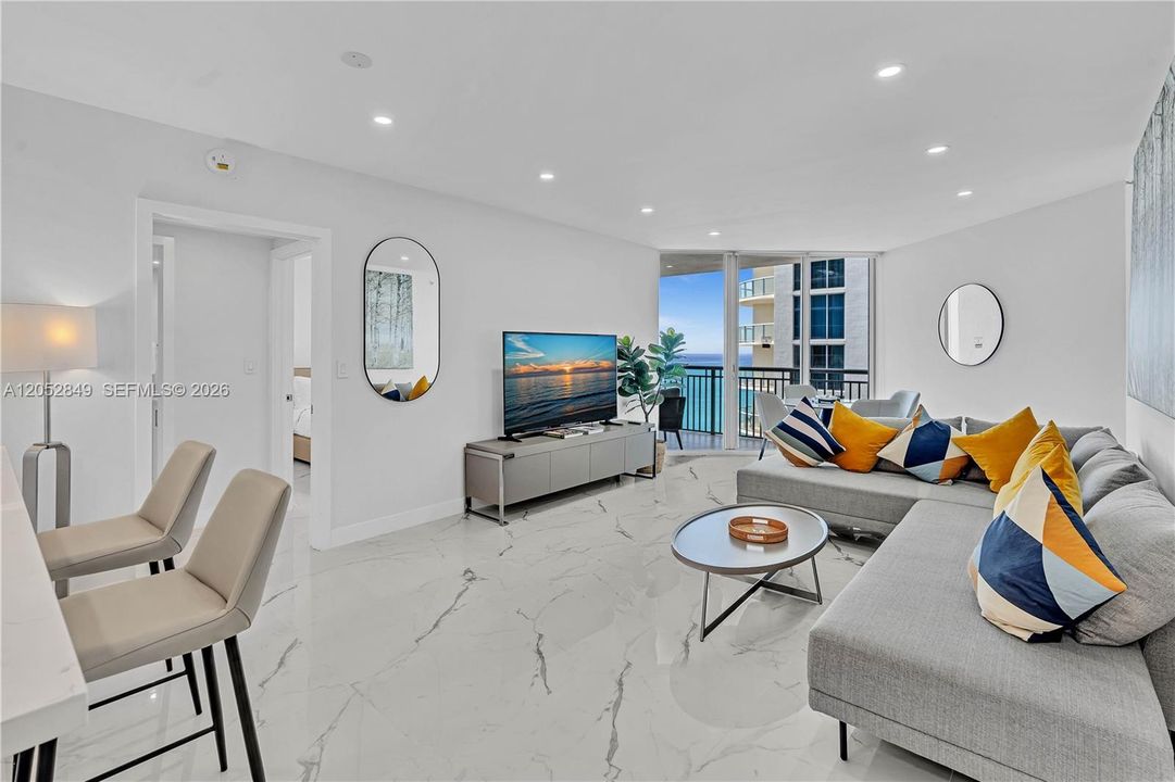 For Sale: $740,000 (2 beds, 2 baths, 1290 Square Feet)