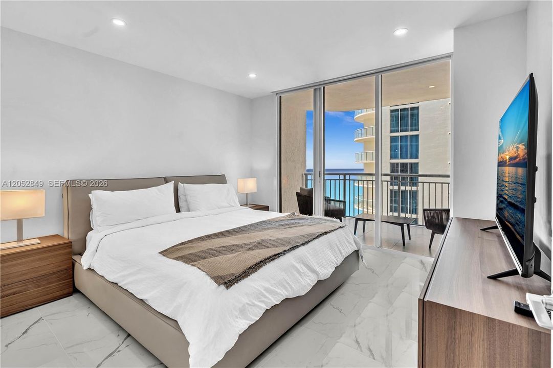 For Sale: $740,000 (2 beds, 2 baths, 1290 Square Feet)