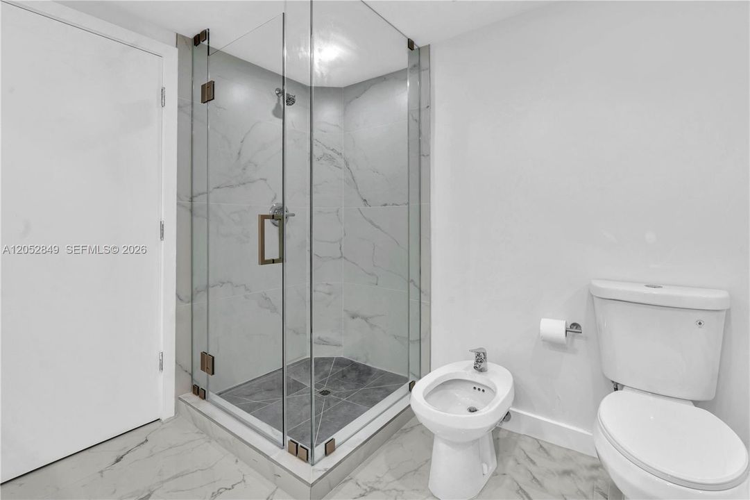 For Sale: $740,000 (2 beds, 2 baths, 1290 Square Feet)