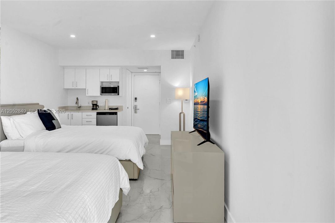 For Sale: $740,000 (2 beds, 2 baths, 1290 Square Feet)