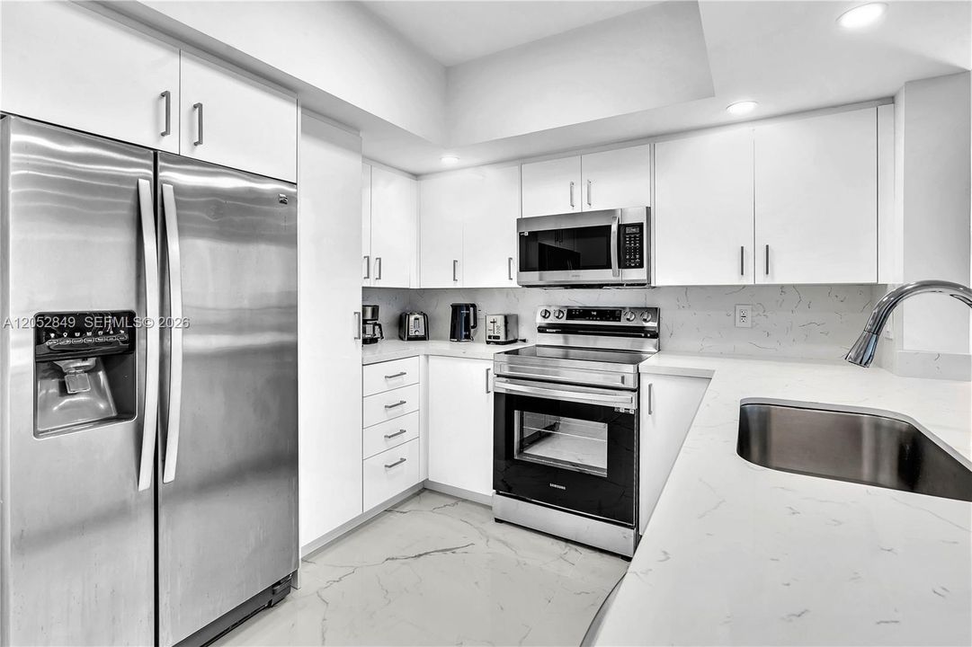 For Sale: $740,000 (2 beds, 2 baths, 1290 Square Feet)