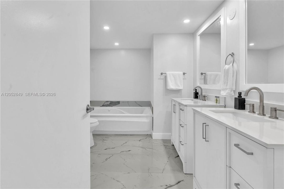 For Sale: $740,000 (2 beds, 2 baths, 1290 Square Feet)