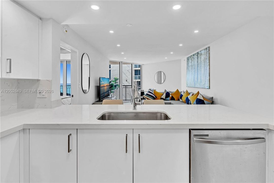 For Sale: $740,000 (2 beds, 2 baths, 1290 Square Feet)
