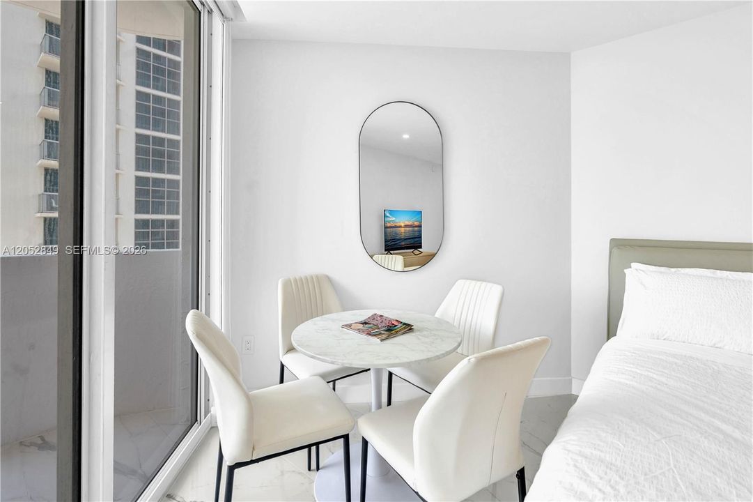For Sale: $740,000 (2 beds, 2 baths, 1290 Square Feet)