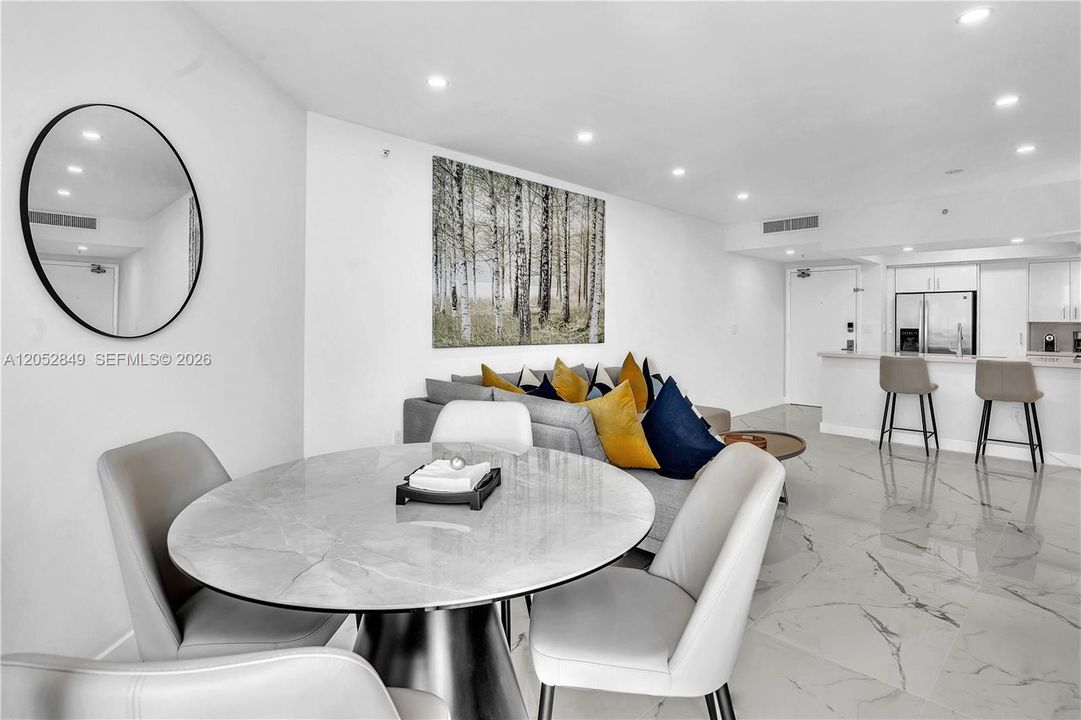 For Sale: $740,000 (2 beds, 2 baths, 1290 Square Feet)