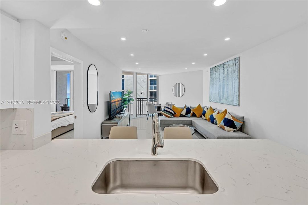 For Sale: $740,000 (2 beds, 2 baths, 1290 Square Feet)