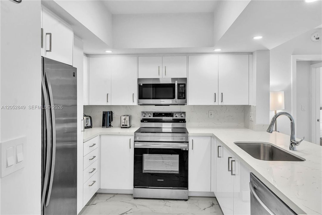 For Sale: $740,000 (2 beds, 2 baths, 1290 Square Feet)